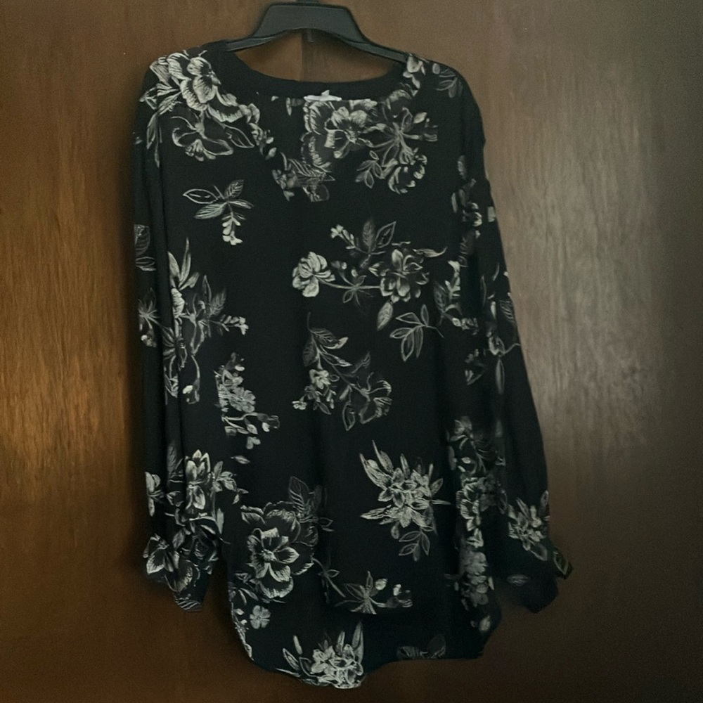 Maurices Black and Gray Flutter Sleeve Blouse